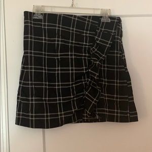 Cute A&F skirt with ruffle detail